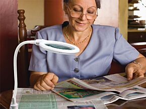 Lupa podświetlana 3 dioptrie fi100mm z klipsem Lupa podświetlana 3 dioptrie fi100mm z klipsem